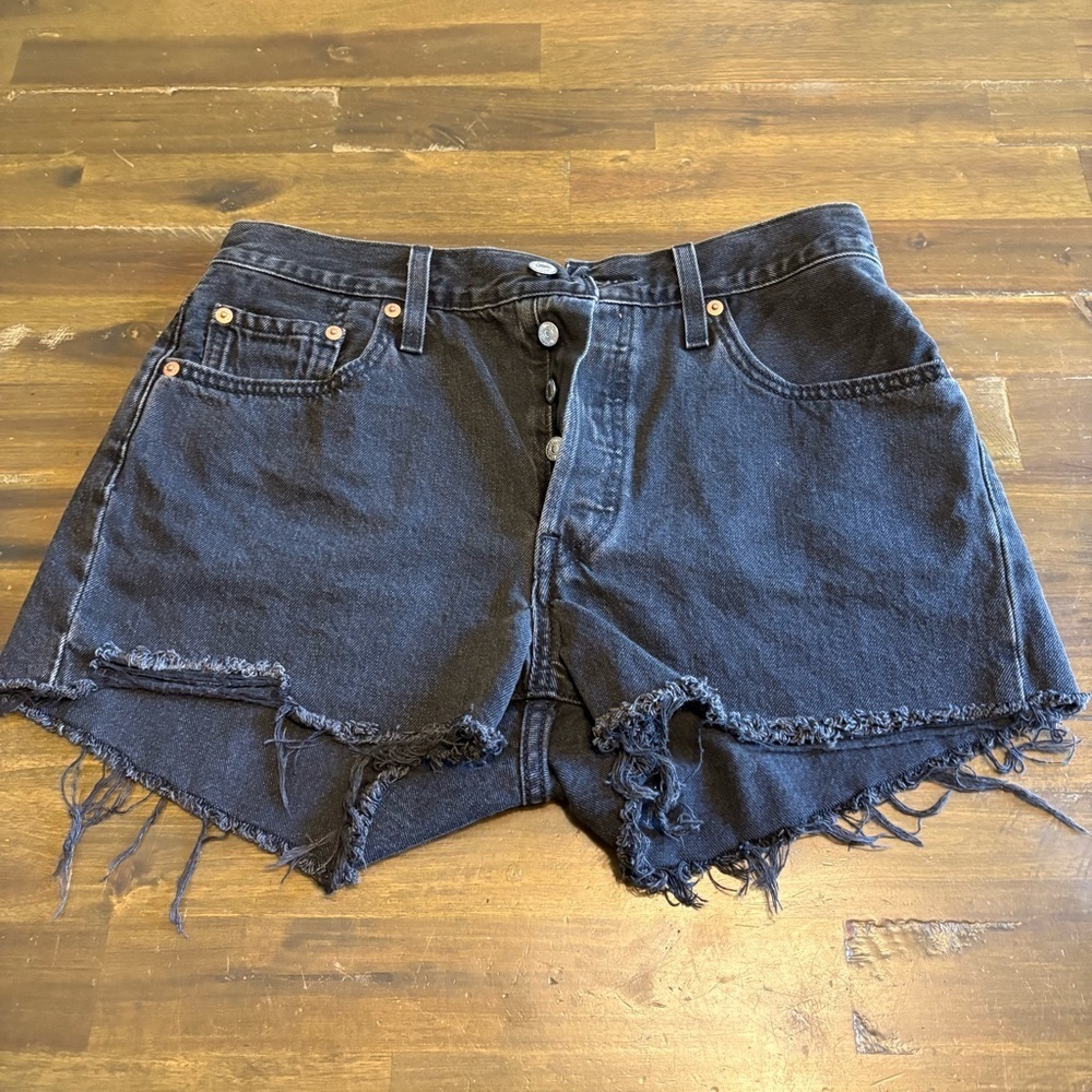 Levi’s 501 Black Denim Cut Off Shorts Daisy Dukes Distressed Frayed 29